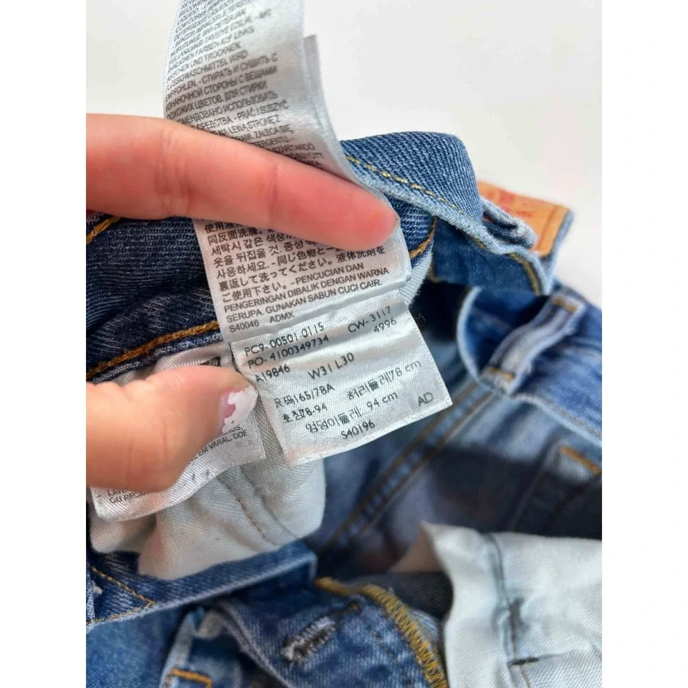 Levis 501 Original Fit Distressed Jeans Blue Button Fly 31x30 Paint Splatter